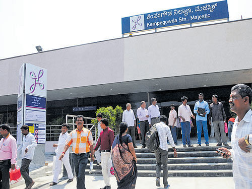 There are no signboards at BMTC and KSRTC bus stations guiding commuters to Metro station. DH Photo