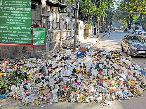 BBMP Joint Commissioner for Solid Waste Management Sarfaraz Khan admitted that garbage disposal is an issue in the City and efforts are on to identify landfills for dumping the waste. File photo.