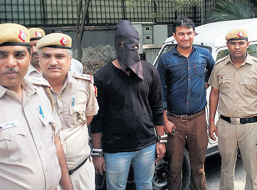 Accused Mobin Azad Saifi being escorted by the police