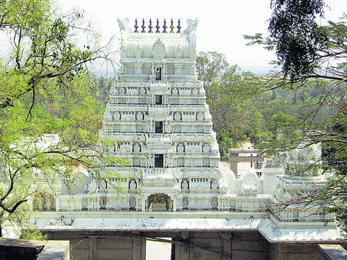 magnificent The 'rajagopura' of Gavi Ranganatha Swamy Temple near  Hosadurga. PHOTO BY author