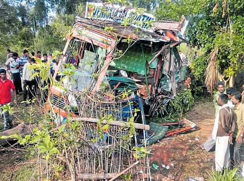 The lorry that mowed down five pedestrians near Chikka Belavangala, Doddaballapur, on Wednesday night. DH PHOTO