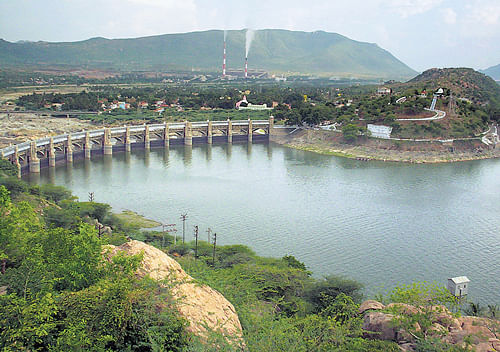 With water level at the Mettur Dam, the lifeline of delta farmers, reducing to less than 50 feet, the state government is facing a crunch situation to release water on June 12 -- the scheduled date for opening the shutters of the reservoir to release water for agriculture purpose. DH file photo