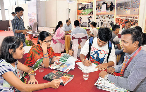 informative: Students collect information at a stall at 'Eduverse,' the 8th edition of 'Jnana Degula' - a two day education expo organised by Deccan Herald and Prajavani in Bengaluru on Saturday. DH Photo
