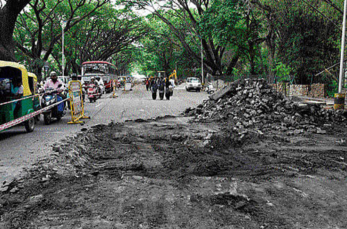 The stretch between Corporation Circle and Tiffany Circle has been dug for white-topping. The project is estimated to cost  Rs 2.2 crore. DH&#8200;photo