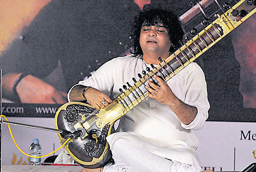 Sitar maestro Pandit Niladri Kumar performs at 'Soul to Soul,' a fundraising event organised by the Art of Living Academy of Performing Arts and Udupa Foundation at the Art of Living campus in the city, on Saturday. dh photo