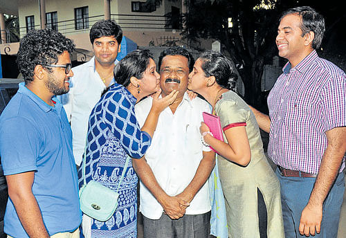 JD(S)&#8200;candidate K&#8200;T&#8200;Srikantegowda gets a peck from his daughters after he was declared winner from the south graduates' constituency in Mysuru on Tuesday. DH PHOTO