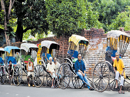 Kounteya Sinha  (2nd from right) with hand-pulled rickshaws in Kolkata.