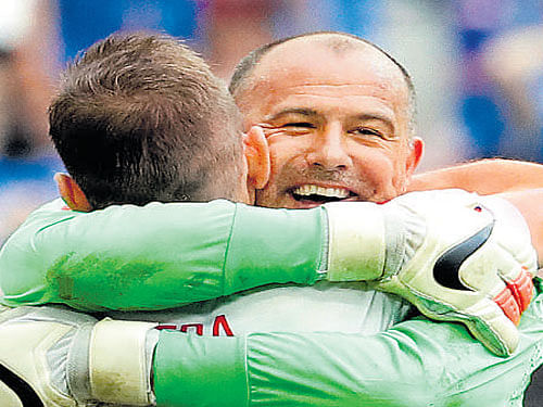 Hungary's Gabor Kiraly and Zoltan Gera (10) celebrate their draw against Iceland. Reuters