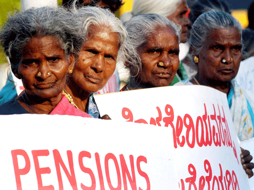 Aiming to draw attention to their low pensions, a group of poor and elderly pensioners resorted to a novel protest by sending a day's pension of Rs 7 to PM's relief fund.  DH photo for representation only