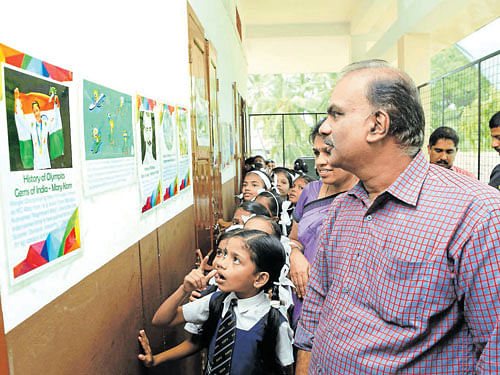 M C Vasisht with schoolchildren at the photograph exhibition on Olympic Games.