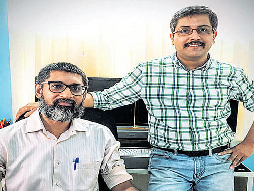 Vivek Shukla (right) and Kasturi  Rangan