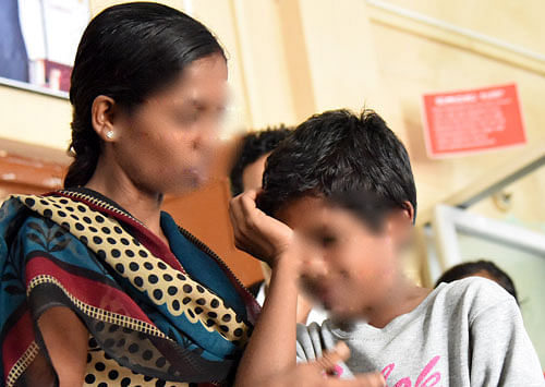 One of the rescued boys who was among the 16 runaway children reunited with their parents, with his mother at  Yeshwantpur railway station in the city on Wednesday. DH Photo