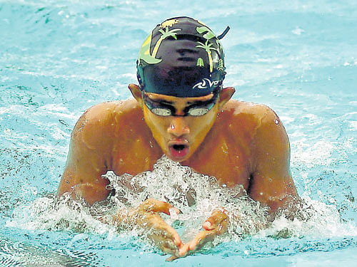 Bengal'sSwadeshMondal en route to the boys' Group (III)100Mbreaststroke gold on day twoof the Sub-junior Aquatic Championships. DH PHOTO/ KISHOR KUMAR BOLAR