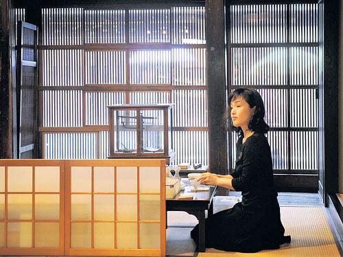 artistic application (Clockwise) A woman works with gold in Kanazawa's Higashi Chaya district.