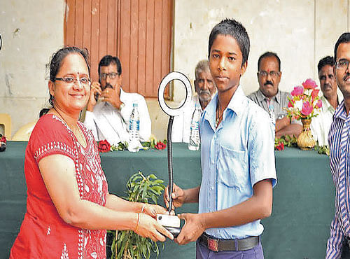 Donors Jayashree Sukhavanam and Radhika Sharma present solar lamps to students of Poshettihalli school in Chikkaballapur taluk. DH PHOTOS