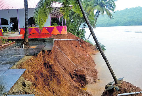 A house houses faces threat due to the flood in Aghanashini river in Karkkimakki of Kumta taluk of Uttara Kannada district.