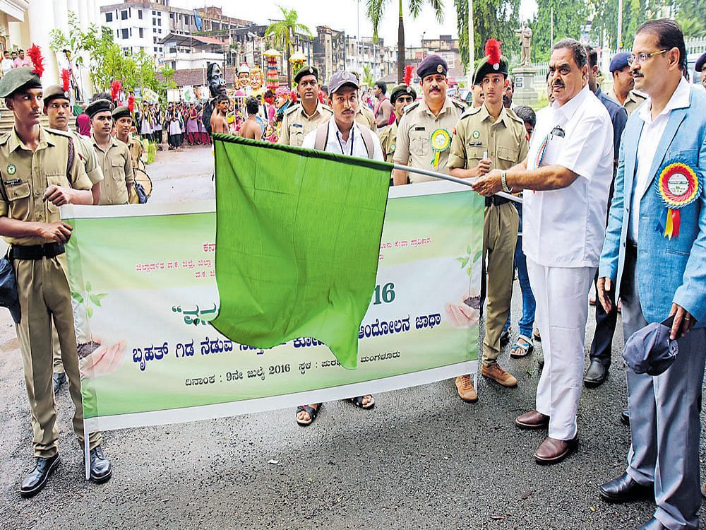 District In-charge Minister and Minister for Forest, Ecology and Environment B Ramanath Rai flags off the awareness jatha as part of Vanamahotsava outside Town Hall in Mangaluru on Saturday.