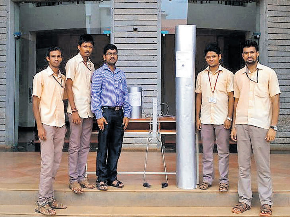 Students from of Shri Madhwa Vadiraja Institute of Technology and Management, Bantakal, with their mechanism to rescue babies trapped in borewells and their assistant professor Kishor&#8200;Kumar.