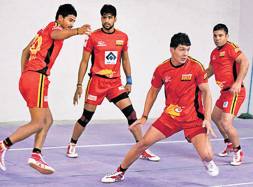 NIMBLE Bulls' players train on the eve of the Bengaluru leg of the Pro Kabaddi League. DH PHOTO