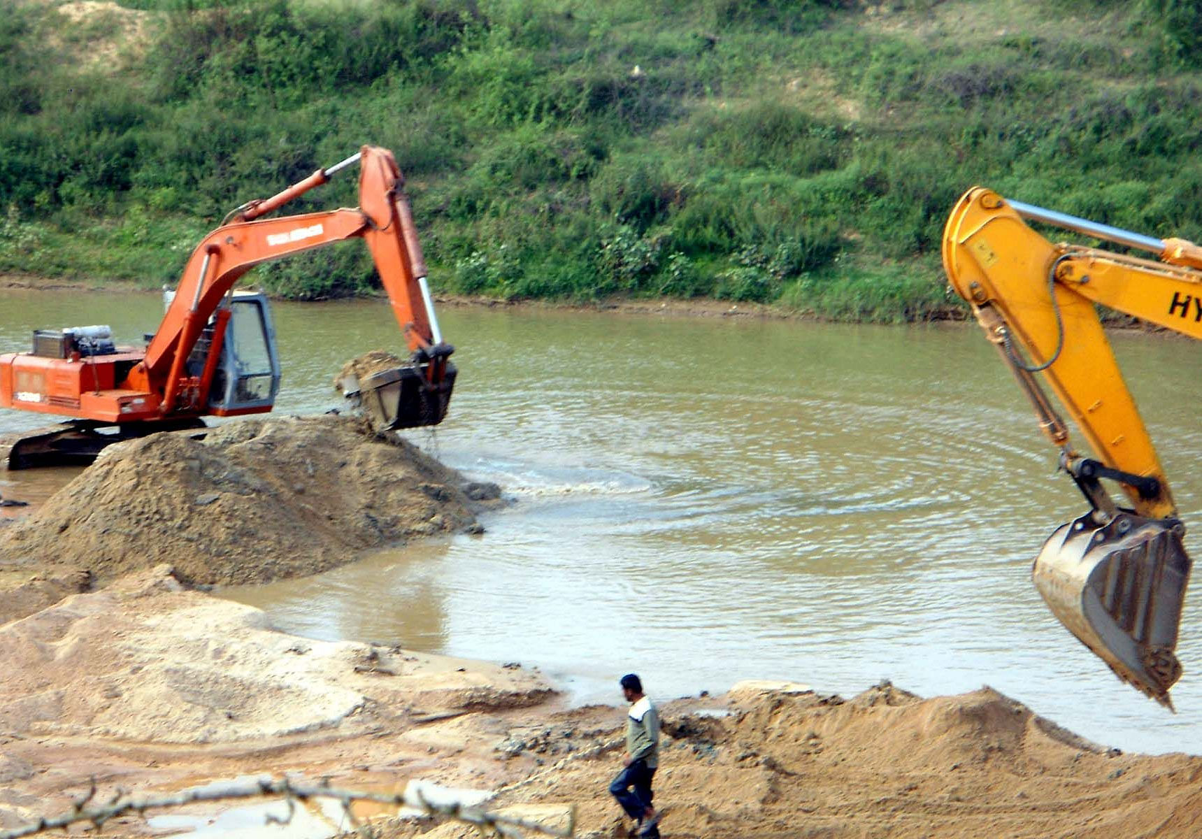 The panel has opined that the failure of PWD in ensuring adequate sand to the public has made it necessary to amend the existing rules. dh file photo