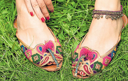 comfortable Flat sandals are evergreen.