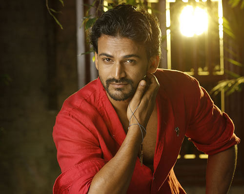Sandalwood actor Dhananjaya made his debut with the film 'Director's Special'. Since then, there has been no looking back. The actor, who is also a theatre artiste, was seen in notable roles in movies like 'Rhaatee', 'Vijayaditya', 'Boxer' and 'Jessie'. He is awaiting the release of 'Badmaash' and 'Allama'.
