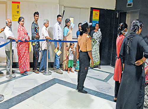 People wait in the queue to use the lift at the Pradhan Mantri Swasthya Suraksha Yojana Hospital in Bengaluru. DH PHOTO