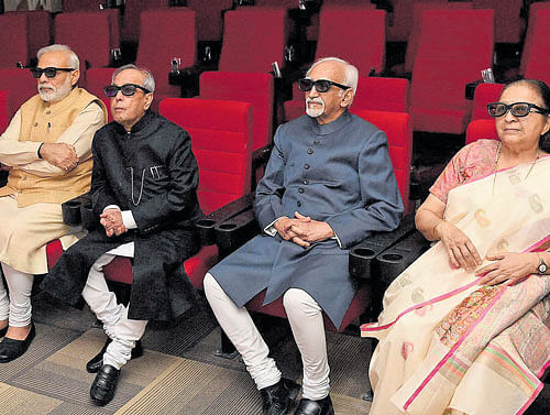 all eyes on the screen: (L-R) President Pranab Mukherjee, Prime Minister Narendra ModPresident Hamid Ansari, former president Pratibha Patil and Lok Sabha Speaker Sumitra Mahjan wear special glasses as they watch a 3D documentary at Phase-II of the Rashtrapati Bhavan Museum during its inauguration by Modi in New Delhi on Monday. The museum marks the completion of four years in office by Mukherjee. PTI