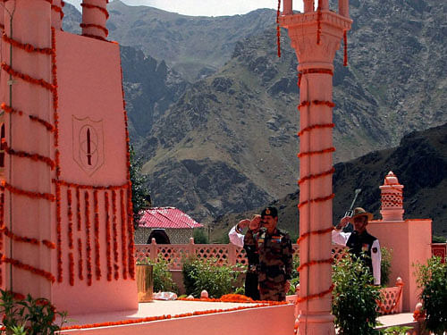 Chief of Army Staff, General Dalbir Singh paying homage to the martyrs of OP VIJAY at the historic Kargil War Memorial, at Drass, Jammu and Kashmir on Monday. PTI Photo