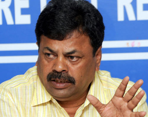 The decision to question Renukacharya comes in the wake of regular telephonic conversations between Renukacharya and the prime suspect in the case Shivakumaraiah. dh file photo