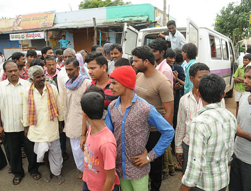 Even old men and women were not spared and some who suffered injuries were taken to the government hospital at Navalgund, the villagers said. DH file photo