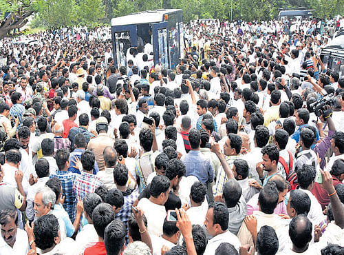 A hearse vehicle carrying Rakesh's body moves towards T Katur fromthe Exhibition Grounds.