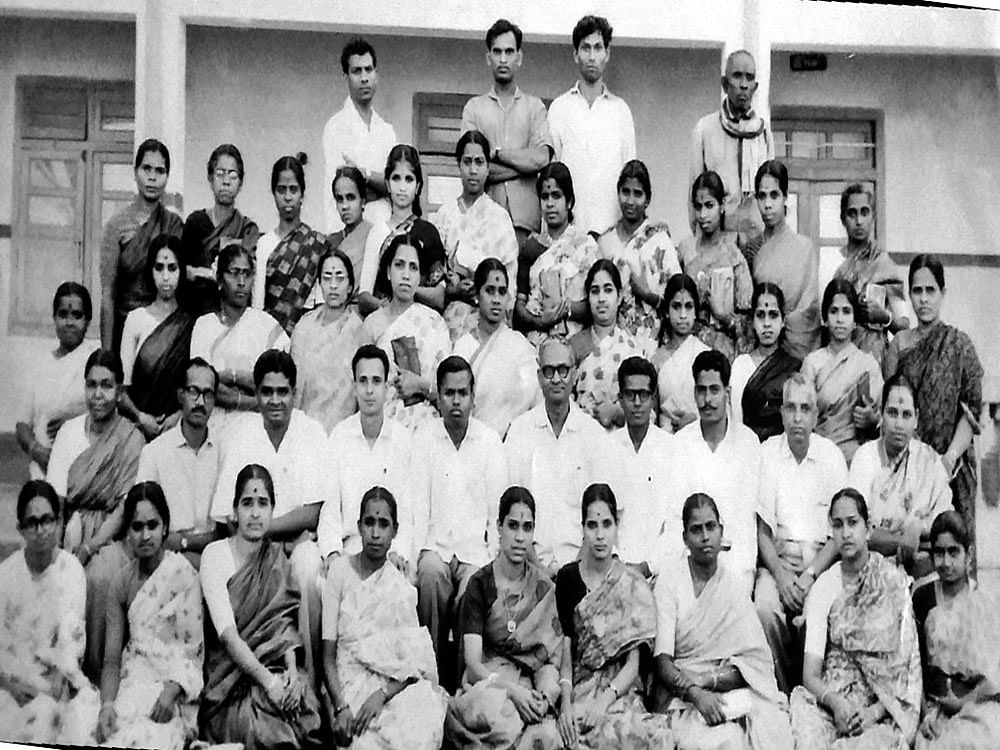 (Bottom row, from left) S Kanakamma, D Kanakamma, Seeta Lakshmi, Josephine Bai, Subalakshmi, Pramila, Jessy, Janaki Alfred and Shanta Bai. (Second row) Florence, a clerk, Sheshadri, Krishna Murthy, Padmanabha Rao, Ananthswamy Rao, Chennakesavaiyya, Nanjunda Chetty, drawing teacher and C N Sarojini. (Third row) Padma, Sathyabhama, Jolly Neeladakshi, Najarathnamma, Nirmala Kumari, Anusya, Kamakshi, Padmavathi, Prema Kumari, Sherly David and Nagalakshmi. (Fourth row) Selma Saurya, Andalamma, S Lalitamma, Padmavathamma, the author, Mangala Mary, Sampath Kumari, Mercy Samuel, Ponnamma, Bhaghyalakshmi and K Kanakamma. (Top row) Ram Rao, Nagaraj, Srinivasan and Cruze.