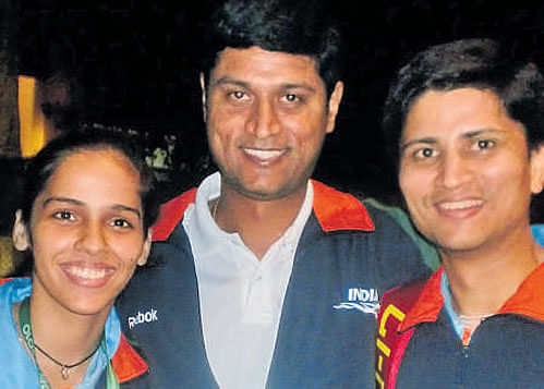 Kiran C  (centre) with Saina Nehwal and Chetan Anand.