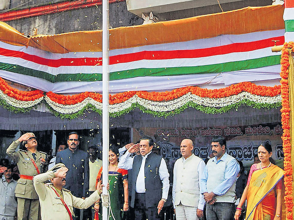 Science and&#8200;Technology and&#8200;District In-charge Minister&#8200;M&#8200;R&#8200;Seetharam unfurls the national flag on account of 70th Independence&#8200;Day on Old Fort premises in Madikeri on Monday.