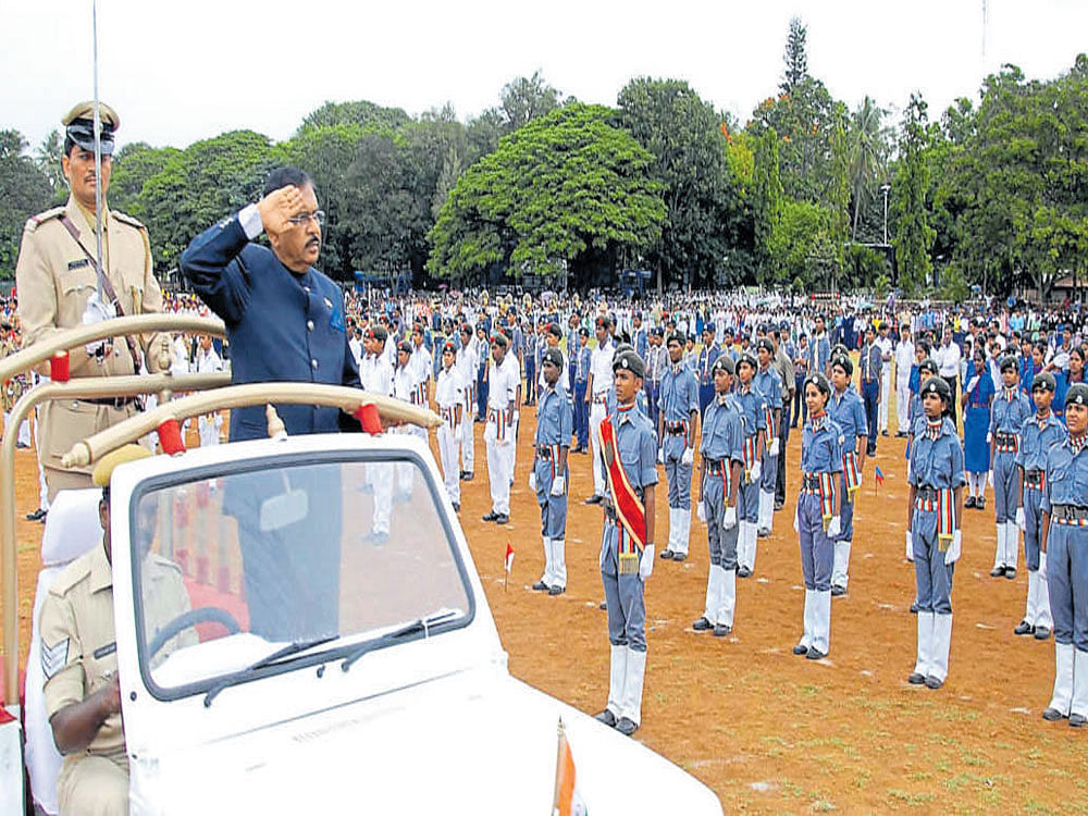 District In-charge Minister G Parameshwara receives the guard of honour at the Independence Day programme in Chikkamagaluru on Monday.