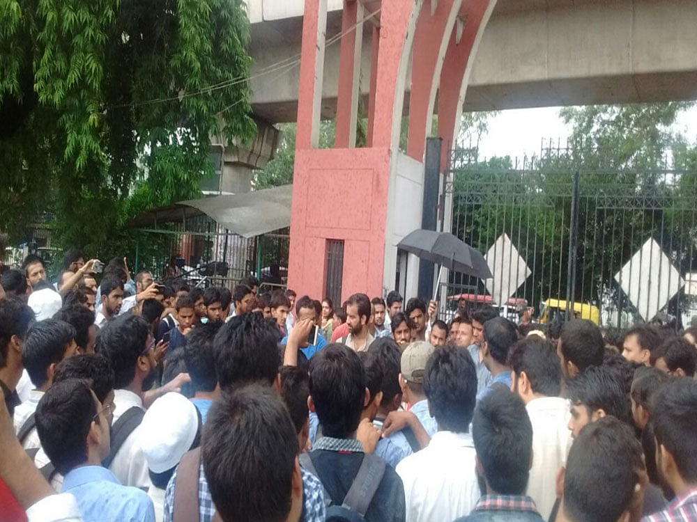 Up in arms against the police raid, the students have launched an indefinite protest on the campus, blaming the university administration for the police action. Image: Twitter