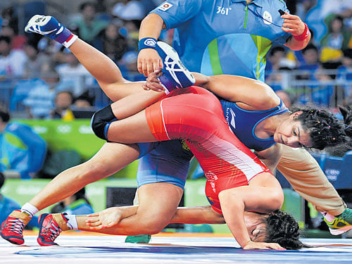 Gritty India's Sakshi Malik takes down Orkhon Purevdorj of Mongolia during the 58kg repachage bout. DH photo