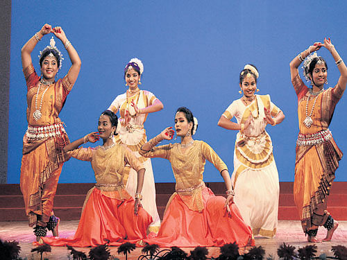 traditional A dance by 'Kalarpana'.