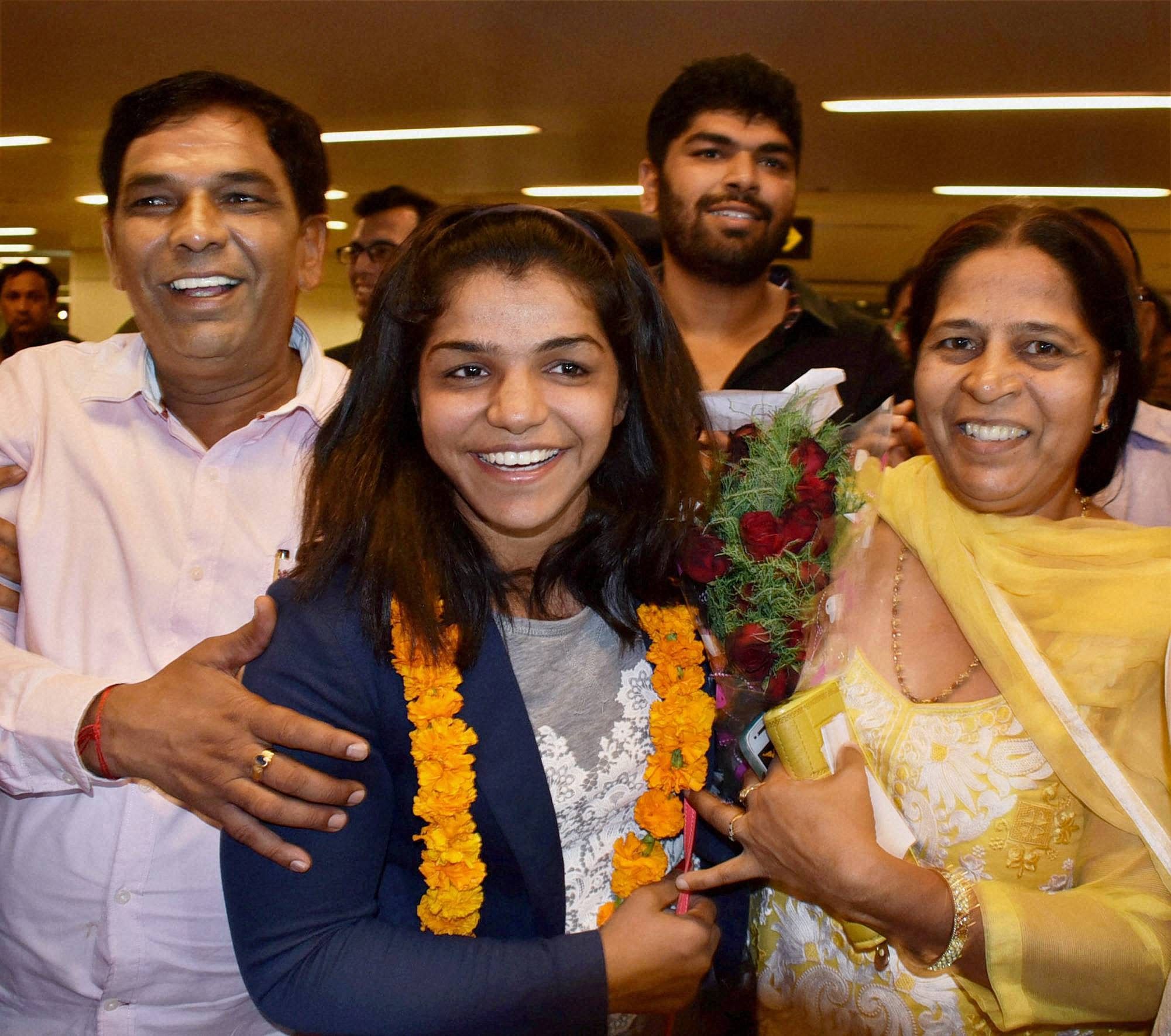 Sakshi's father Sukhbir Malik became emotional when he met his daughter and saw her medal. PTI