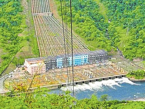 The Sharavathi Generating Station in Shivamogga district has been generating around 6,000 million units (MU) per day against the installed capacity of 24,000 MU. The water level in the Linganamakki dam was 1,792 feet on Wednesday against the maximum of 1,819 feet. DH file photo.