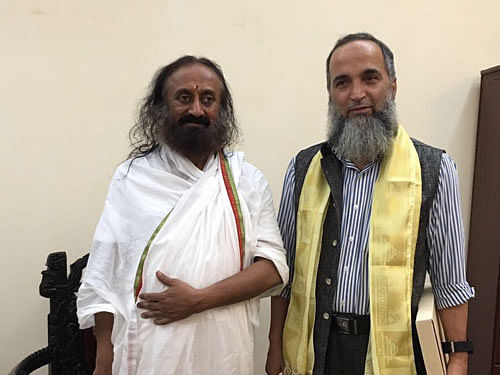 Burhan Wani's father Muzaffar Wani meets Sri Sri Ravishankar at Bengaluru ashram. Courtesy: @SriSri
