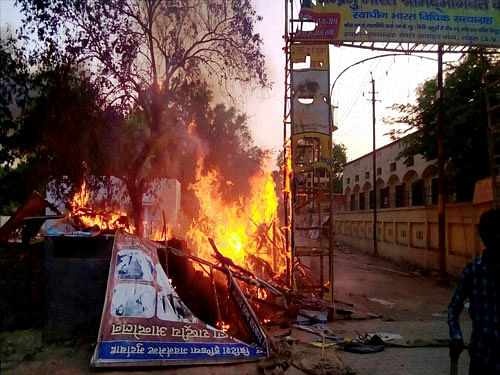 One dead, 13 injured in clash between mob, police. Representative Image