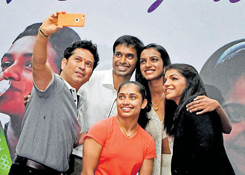 smile Please Cricket legend Sachin Tendulkar takes a  selfie with Rio Olympic medallists PV Sindhu and Sakshi  Malik, Dipa Karmakar and Pullela Gopichand. PTI