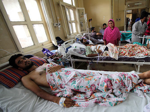 Pellets wreck havoc in Kashmir. Nearly 400 people injured, several lose vision.  DH file photo