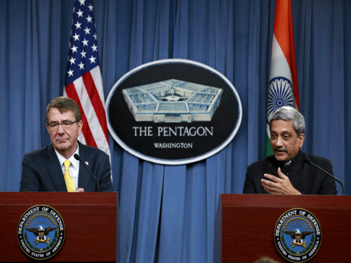 Defence Minister Manohar Parrikar and his US counterpart Ashton Carter. Reuters file photo