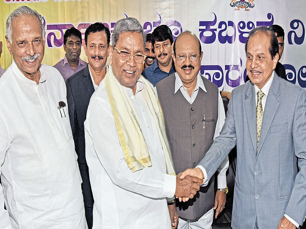 Chief Minister Siddaramaiah greets Justice H&#8200;H&#8200;Narayan, the chairman of the special court set up to try government land grab cases at Kandaya Bhavana in Bengaluru on Wednesday. (From left) Revenue Minister Kagodu Thimmappa, Bengaluru Urban Deputy Commissioner  V Shankar and Law Minister T B Jayachandra look on. DH&#8200;photo