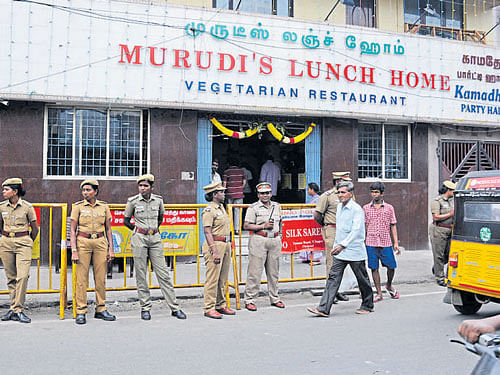 Extra police personnel were deployed in a Karnataka-based hotel in Chennai on Tuesday to prevent any untoward incident over Cauvery issue. DH PHOTO