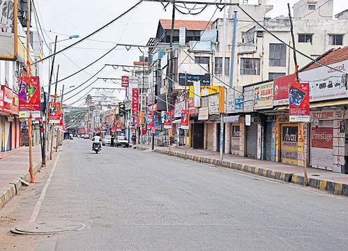 A&#8200;deserted DVG Road in Basavanagudi after police clamped prohibitory orders in the city on Tuesday. DH Photo