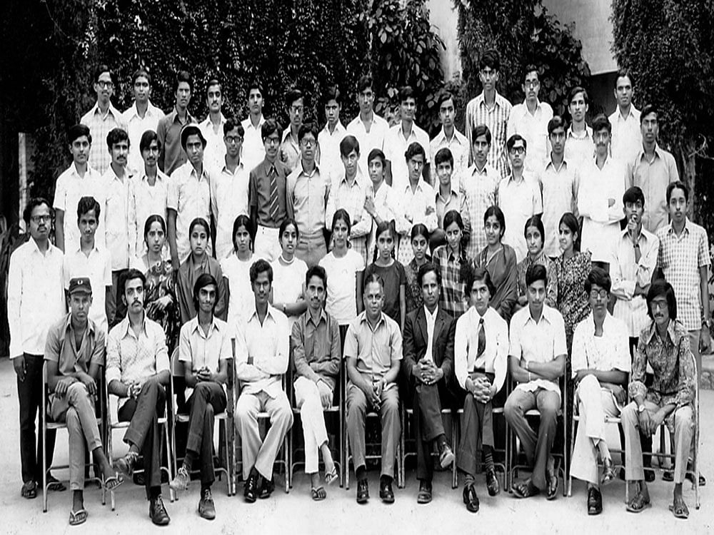 (Sitting, from left) G A Venkatesh, Aswathanarayana Shetty (fourth), M S Venkata Rao (lecturer), Prof M S Suryanarayana  Sastry, K Ramachar (lecturer), Sundar (10th) and Shyama Sundar.  (Standing, first row) B S Viswanath (second), Vijaya  Lakshmi (fourth), Usha (sixth), Anuradha, Geetha (11th), Rajalakshmi (13th) and Nagendra (15th).  (Standing, second row)  R Srinivasa Murthy, G R Srinivasa Murthy (fourth), Rudra Prasad, Chandramouli, K R Niranjan, K Srikanth, Chidananda,  Ranganatha Rao, K Subramanyam (12th), V Seetharam, the author, Sathyanarayana and K S Venkatakrishnappa.  (Standing, third row) R Venkatesh, Sreekanta Murthy (third), T K Thimmaiah (11th), C R Amaranath, Balachandra and G Visveswaraiah.